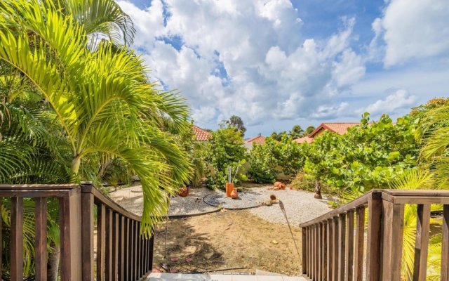 4BR Villa Short Walk to Beach in Amazing Location