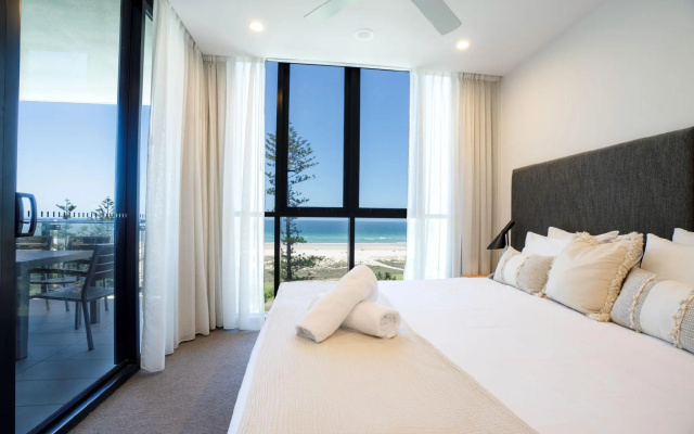 Iconic Kirra Beach Resort – Guest Rooms – Gold Coast