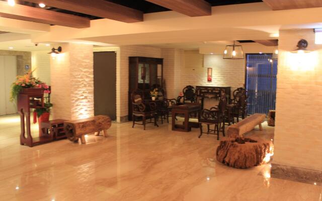 Lan Kwai Fong Garden Hotel