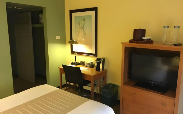 Crockett Hotel