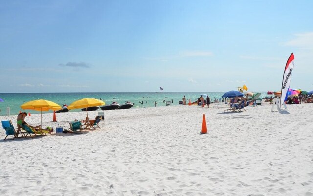 The Gem - 3 Br condo by RedAwning