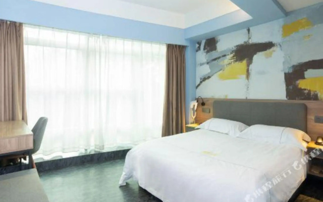 Mango Hotel (Nanjing Hexi Wanda Mochouhu Subway Station)