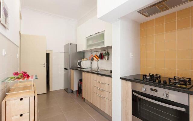 Sunny orange garden apartment in central Lisbon
