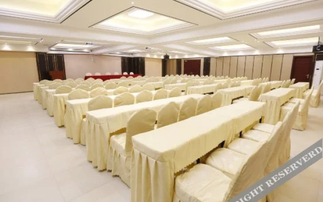 Super 8 by Wyndham Fuzhou New West Passenger Station Univ.