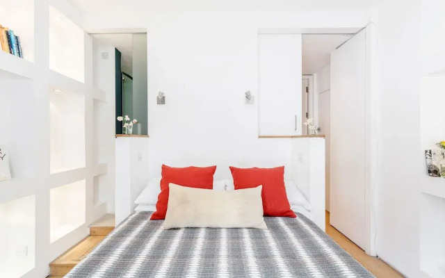 Modern Holland Park apartment