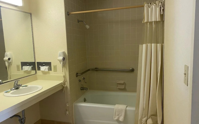 Motel 6 Sandersville, GA