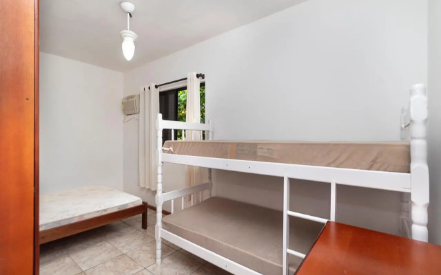 Sobrado A 100 Metros Da Praia De Morrinhos