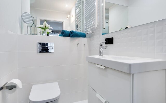 Modern Studio Apartment