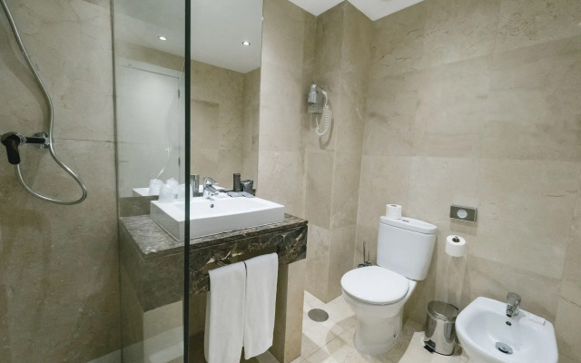 Topazio Vibe Beach Hotel & Apartments - Adults Friendly