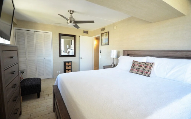 Waikiki Park Heights #1801 by RedAwning