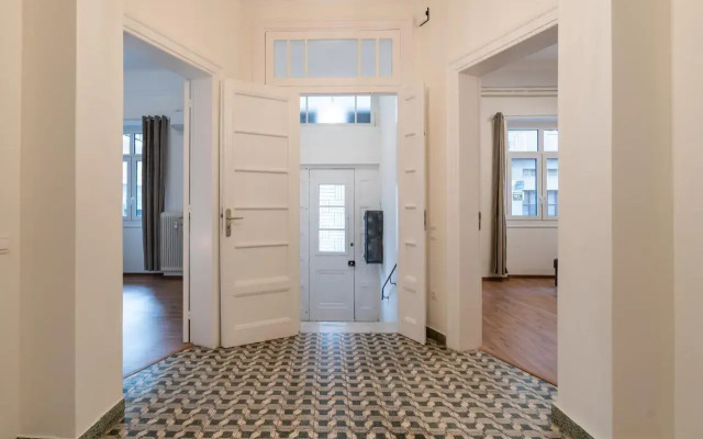 Charming 3bd apt. close to metro