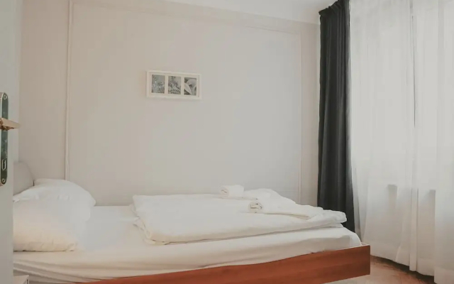 HeyMi Apartments Post