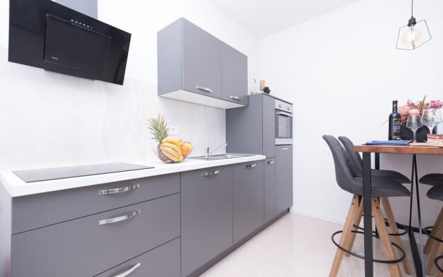 Inviting 2-bed Apartment in Podstrana