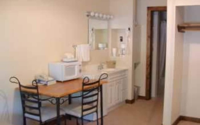 Black Hills Inn & Suites