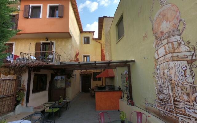 Arabas —  Hostel