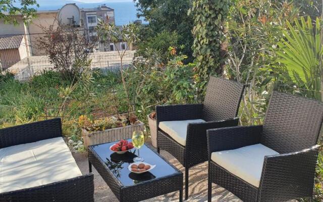 Modern Luxury 2-bedroom apt With Balcony & Patio