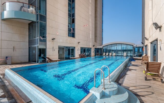 Beach Front By Ritz Hotel Pool Parking