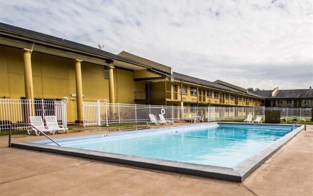 Econo Lodge Cherokee Near River Park