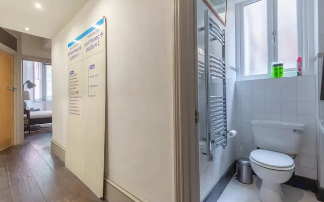 Eclectic 2 Bedroom Victorian era Apartment in Oval