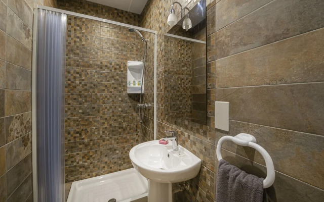 Summer Breeze Maisonette with Terrace by Getaways Malta