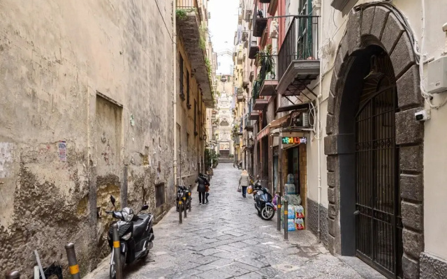 Via Avvocata 25 in Napoli