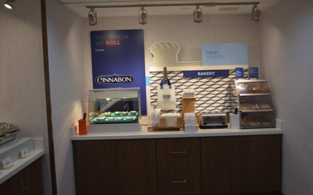 Holiday Inn Express Hotel & Suites Bismarck by IHG