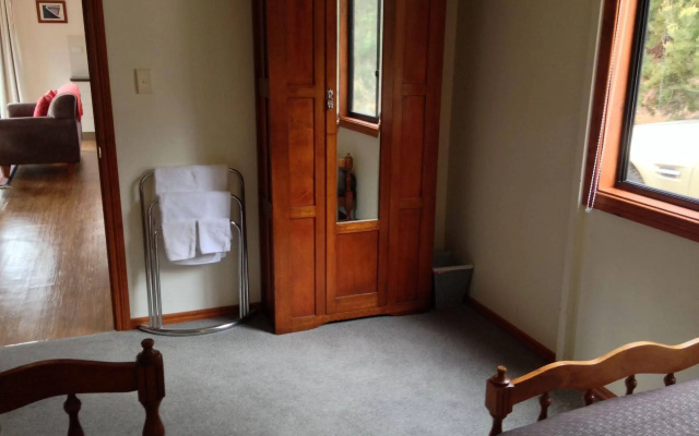 Storm Bay B & B – Guest Rooms – White Beach