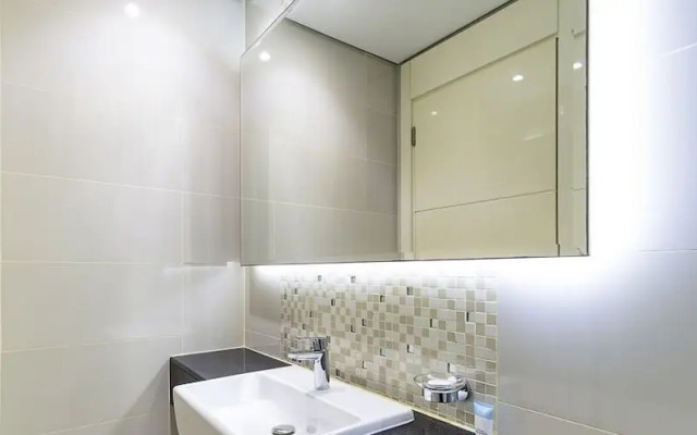 LUX The Voleo Canal View Suite