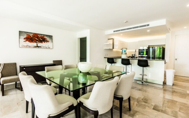 Oceana 232 Playa del Carmen Condo with Pool and Sundeck Area by RedAwning