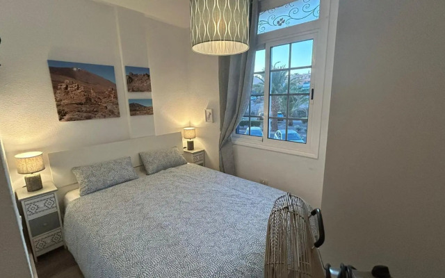 Hübsche Ferienwohnung mit 2 Schlafzimmern, Pool und WLAN, Strandnähe