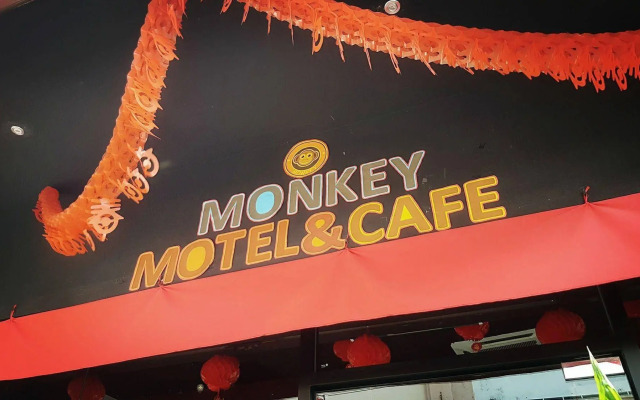 Monkey Motel & Café