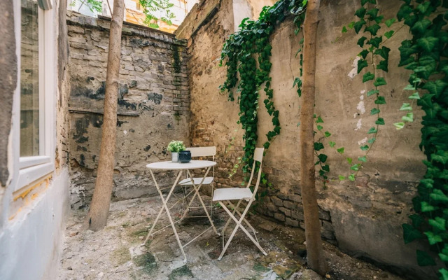 Venus Apartments - Akacfa Street Studios