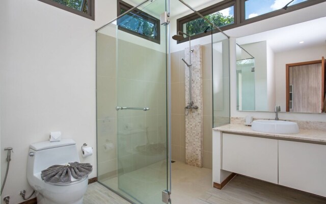 Trendy 4BR Villa Kari in KA Villas Rawai