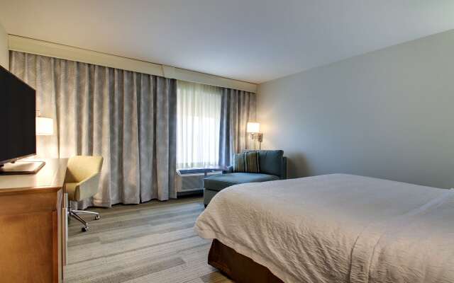 Hampton Inn & Suites Milwaukee West