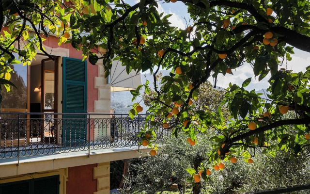 Seaview Apartment with Garden in Recco