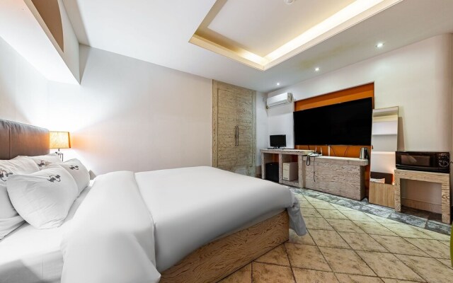 Chungju Apple Hotel