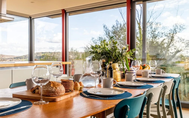 Modern 5 Bedroom Home With Garden Panoramic Views