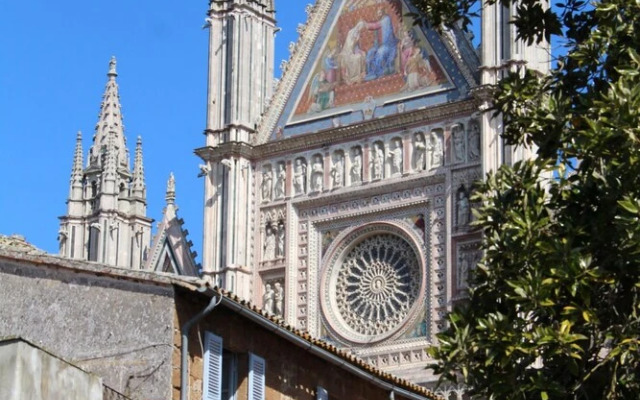 The Window on the Cathedral - Studio Apartment