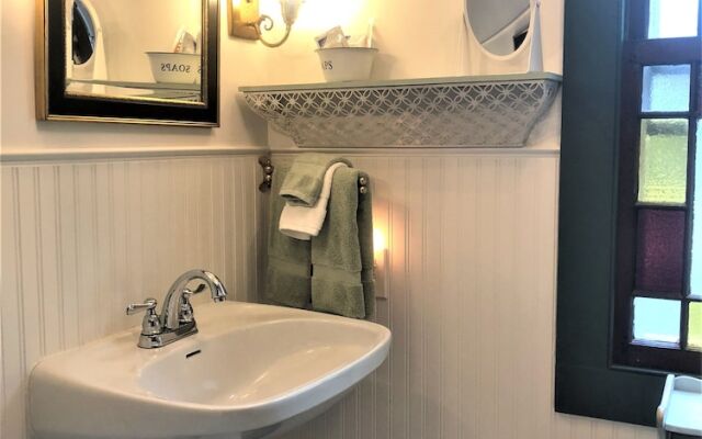 Riverwind Inn Bed and Breakfast