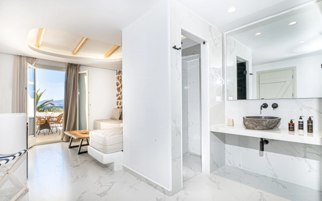 Liana Beach Hotel & Spa