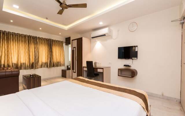 Capital O 9390 Golden Afreen