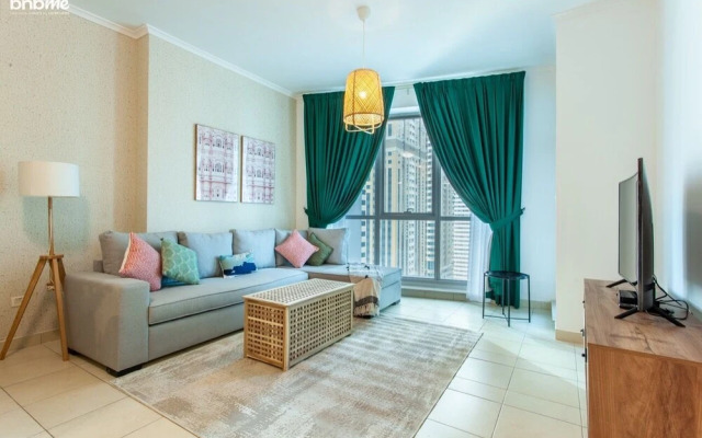 Cosy Sky Scraper of Marina by Bnbme Homes