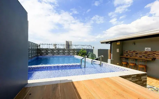 Dona Aurora Condotel by Oyo Rooms