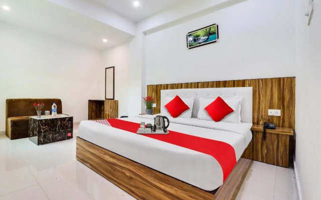 Super OYO 92578 HOTEL LA PLAZO