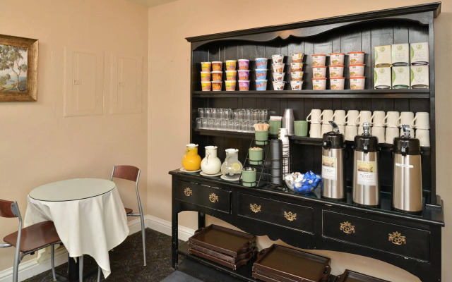 Sand Pebbles Inn