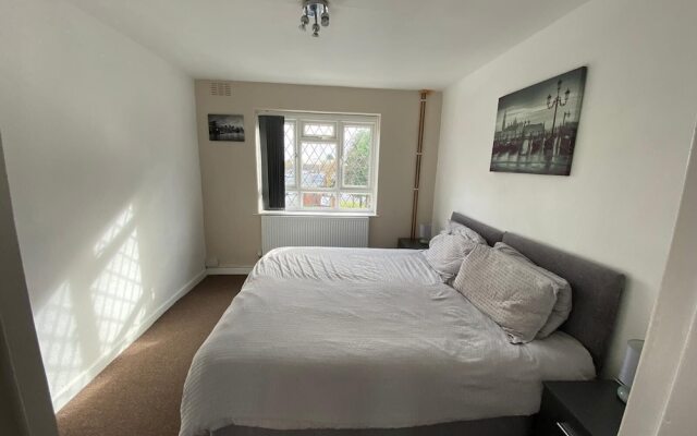 Lovely 2-bed Apartment in Solihull