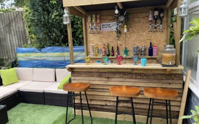 Urban Retreat Hot Tub Bar Ev Charger