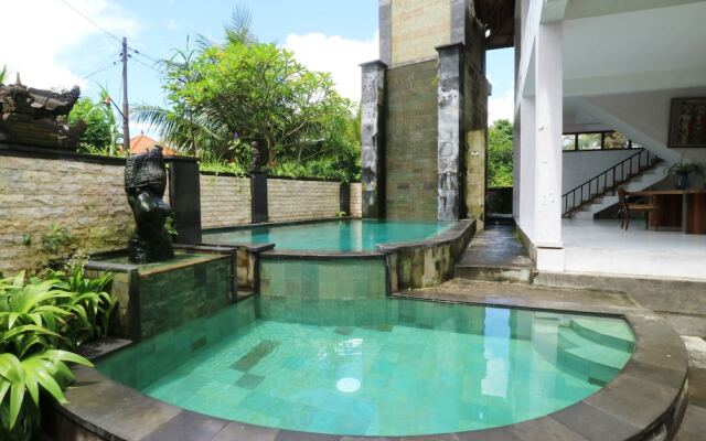 Oka Kartini Bungalows