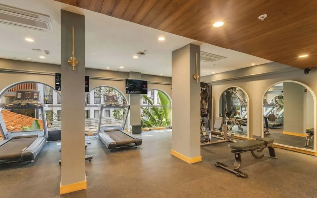 Hidden Gem Luxe Suite w Pool View - 1km to Beach
