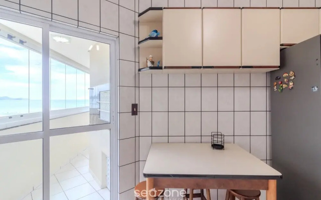 3BR Seafront apt w/ BBQ in Itapema Con0101